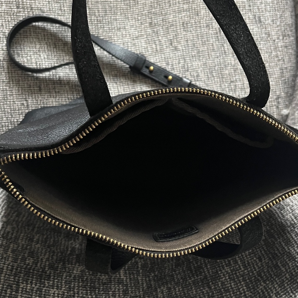 Madewell Crossbody Leather Zip-Up Medium Tote - Picture 7 of 16
